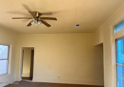 4607 Griffin St, Moss Point, MS 39563 photo 3