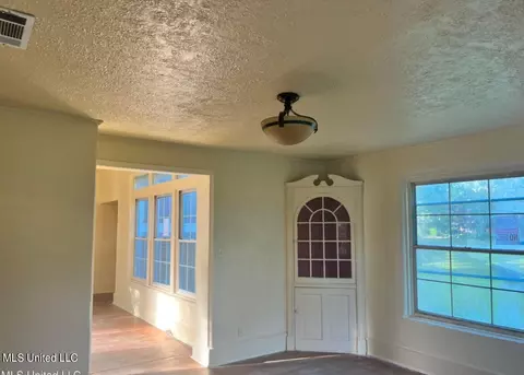 4607 Griffin St, Moss Point, MS 39563 photo 2
