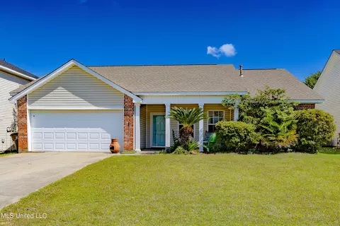 18122 Lake Vista Dr, Gulfport, MS 39503