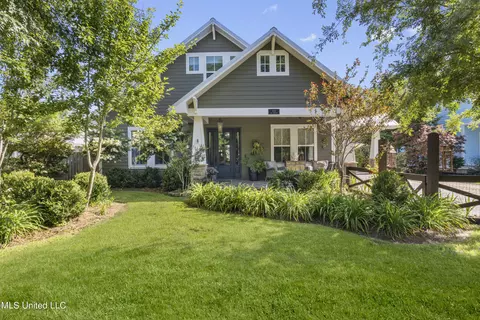 1112 Lafontaine Ave, Ocean Springs, MS 39564