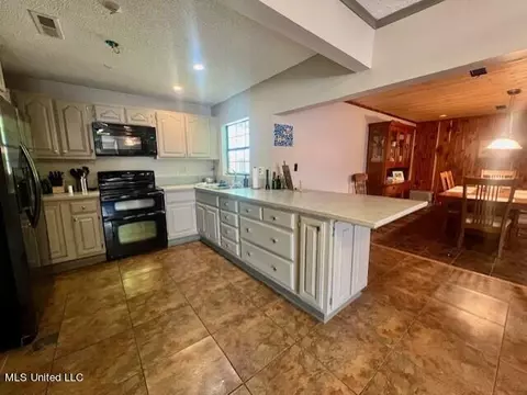 Kitchen - 80 Murphy Rd, Sardis, MS 38666 photo 3 of 3