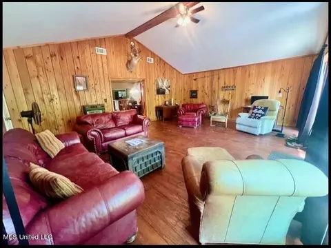 Living - 80 Murphy Rd, Sardis, MS 38666 photo 2 of 5