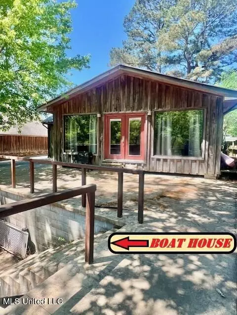 Exterior - 80 Murphy Rd, Sardis, MS 38666 photo 4 of 8