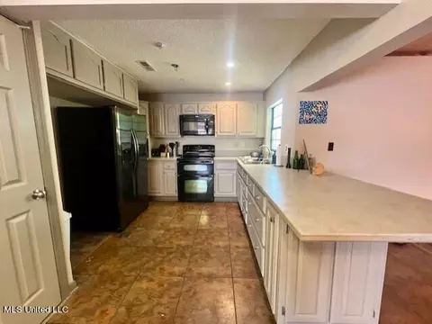 Kitchen - 80 Murphy Rd, Sardis, MS 38666 photo 2 of 3