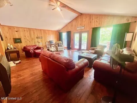 Living - 80 Murphy Rd, Sardis, MS 38666 photo 3 of 5