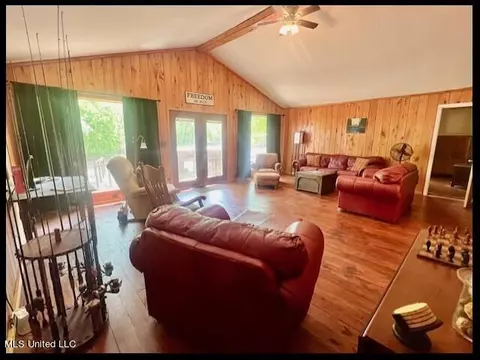 Living - 80 Murphy Rd, Sardis, MS 38666 photo 4 of 5