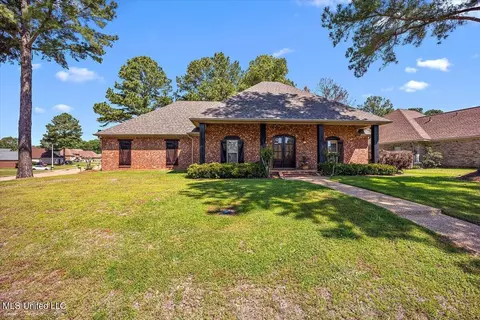 432 Huntington Dr, Byram, MS 39272