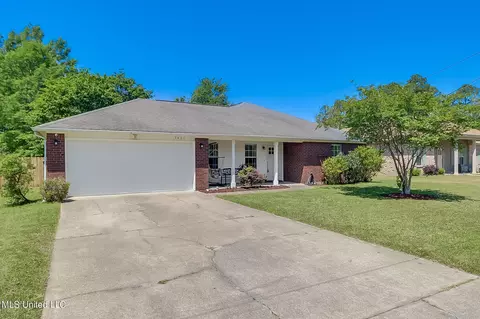3421 N 10th St, Ocean Springs, MS 39564