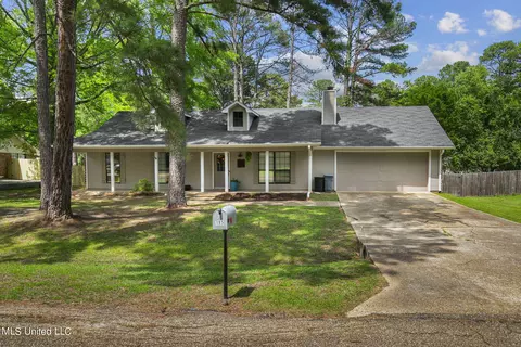 195 Bellegrove Cir, Brandon, MS 39047
