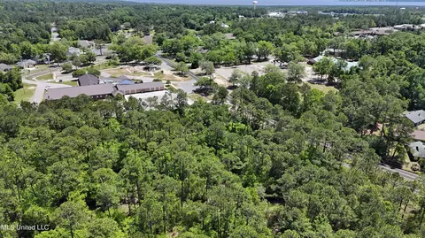 5300 Noma Dr, Diamondhead, MS 39525