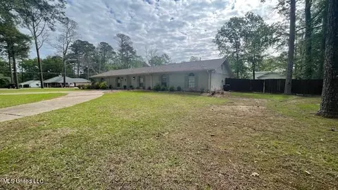 108 Azalea Dr, Forest, MS 39074