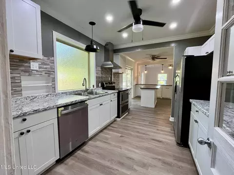 Kitchen - 608 NW Goodwater Rd, Magee, MS 39111 photo 7 of 7