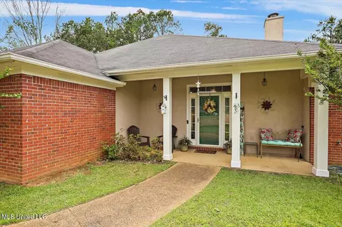 Exterior - 1212 Crossview Ct, Brandon, MS 39042 photo 3 of 16