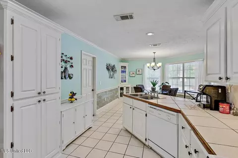 Kitchen - 1212 Crossview Ct, Brandon, MS 39042 photo 3 of 3