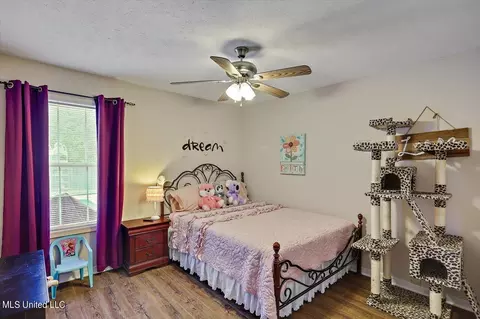 Bedroom - 1212 Crossview Ct, Brandon, MS 39042 photo 3 of 4