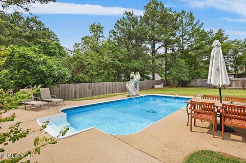 Exterior - 1212 Crossview Ct, Brandon, MS 39042 photo 5 of 16