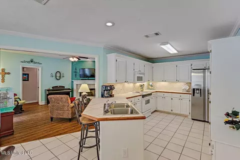 Kitchen - 1212 Crossview Ct, Brandon, MS 39042 photo 1 of 3