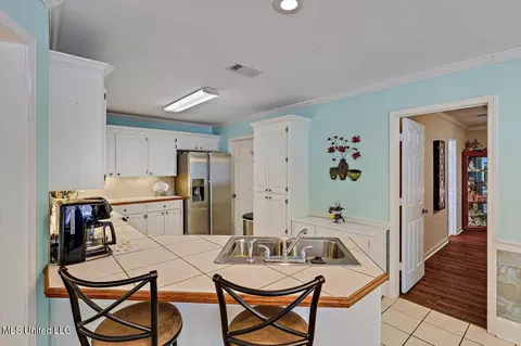 Dining - 1212 Crossview Ct, Brandon, MS 39042 photo 1 of 3