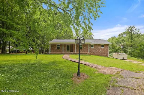 1874 Lakeside Dr, Vicksburg, MS 39180