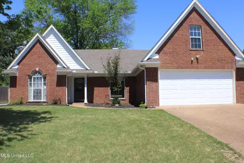 9086 Lakeside Dr, Olive Branch, MS 38654