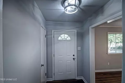 Entry Way - 4633 Old Canton Rd, Jackson, MS 39211 photo 1 of 1