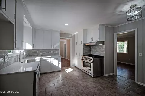 Kitchen - 4633 Old Canton Rd, Jackson, MS 39211 photo 2 of 2