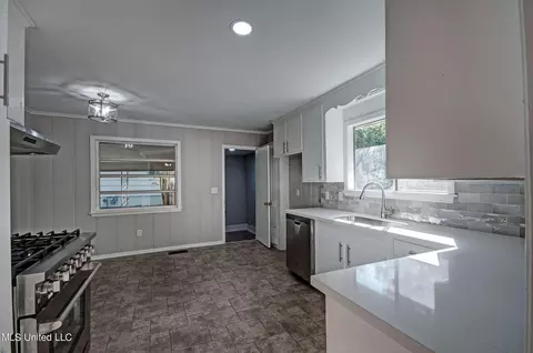Kitchen - 4633 Old Canton Rd, Jackson, MS 39211 photo 1 of 2