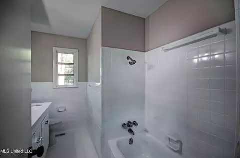 Bath - 4633 Old Canton Rd, Jackson, MS 39211 photo 1 of 3
