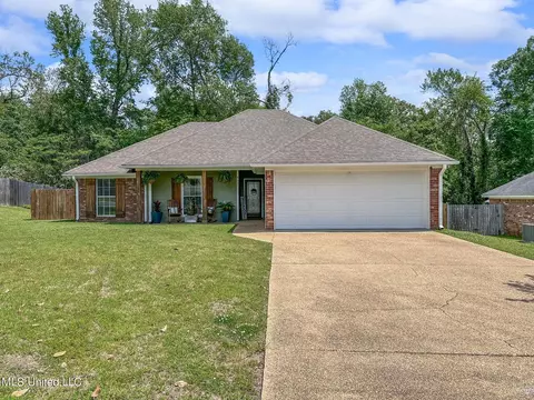 415 Eaglewood Ln, Florence, MS 39073
