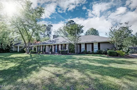 44 Peach Tree Ln, Madison, MS 39110