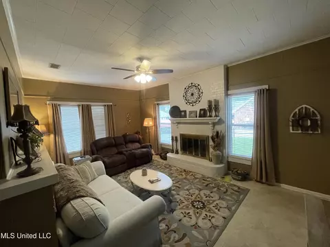 Living - 167 El Pine Dr, Pearl, MS 39208 photo 1 of 2