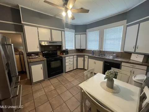 Kitchen - 167 El Pine Dr, Pearl, MS 39208 photo 1 of 2