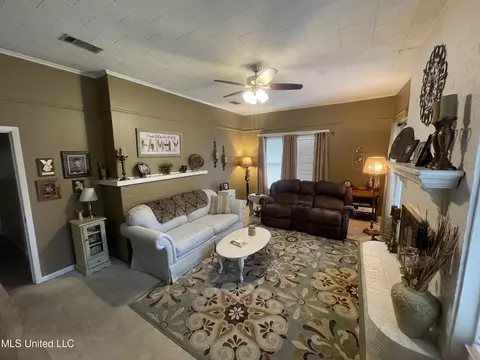 Living - 167 El Pine Dr, Pearl, MS 39208 photo 2 of 2