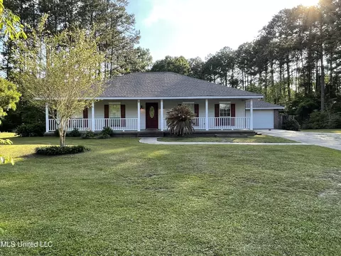 77 Covered Bridge Rd, Carriere, MS 39426