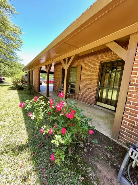 2242 Old Pickens Rd, Kosciusko, MS 39090