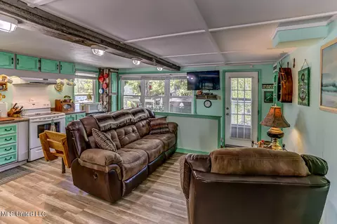 Living - 3320 Snowdowns Rdg, Hernando, MS 38632 photo 2 of 2