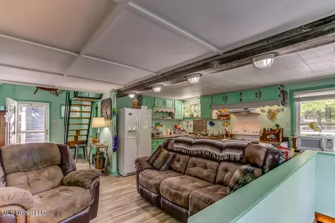 Living - 3320 Snowdowns Rdg, Hernando, MS 38632 photo 1 of 2