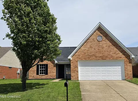 9154 S Kaitlyn Dr, Walls, MS 38680