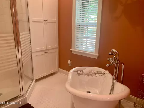Bath - 209 Crescent H Dr, Terry, MS 39170 photo 6 of 9