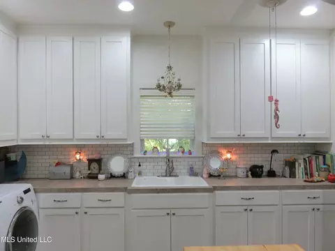Kitchen - 209 Crescent H Dr, Terry, MS 39170 photo 6 of 7