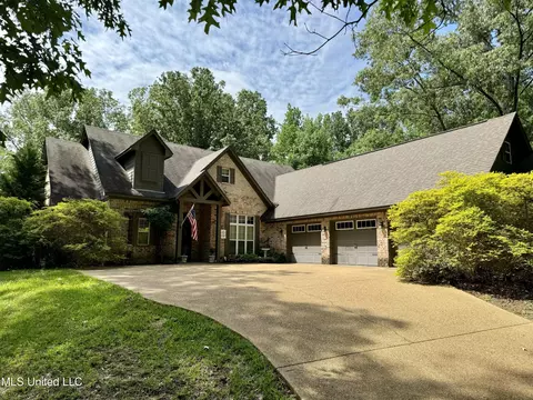 209 Crescent H Dr, Terry, MS 39170