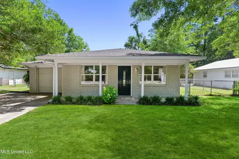 705 Pine Hills Rd, Ocean Springs, MS 39564