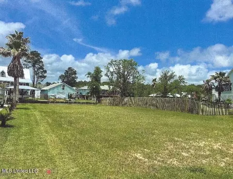 237 Hackberry Dr, Pass Christian, MS 39571