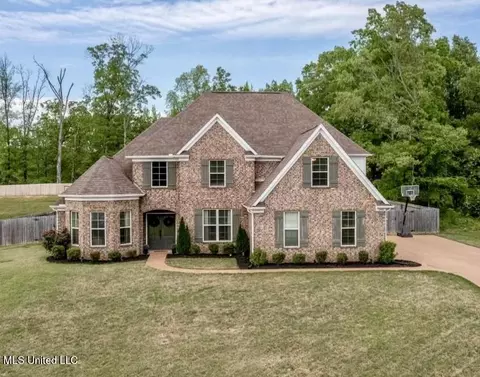 1890 Shady Wind Dr, Southaven, MS 38671