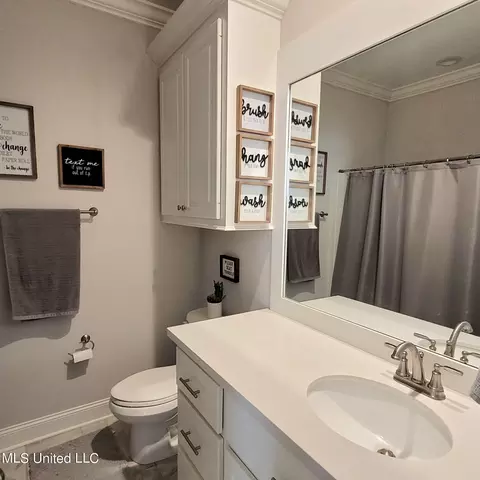 Bath - 157 Glenwild Trl, Canton, MS 39046 photo 1 of 6