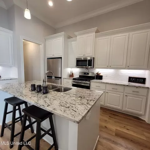Kitchen - 157 Glenwild Trl, Canton, MS 39046 photo 2 of 5