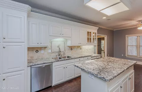 Kitchen - 116 Hickory Gln, Madison, MS 39110 photo 3 of 8