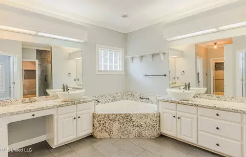 Bath - 116 Hickory Gln, Madison, MS 39110 photo 2 of 13
