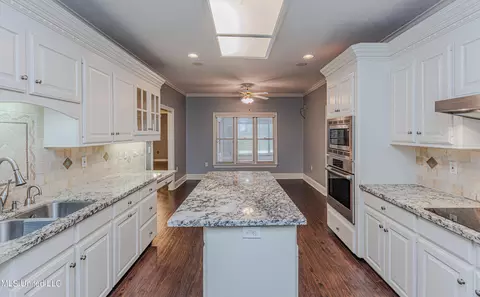 Kitchen - 116 Hickory Gln, Madison, MS 39110 photo 2 of 8