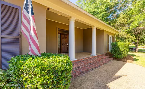 Exterior - 116 Hickory Gln, Madison, MS 39110 photo 3 of 8